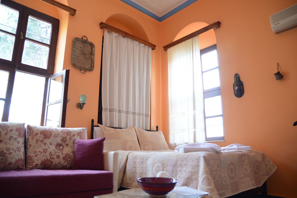 Superior Triple Room, High Ground Floor photo 1