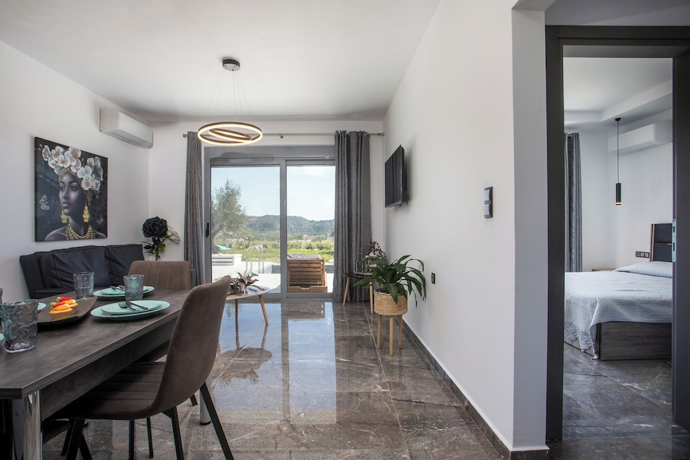 Deluxe Townhome, Valley View