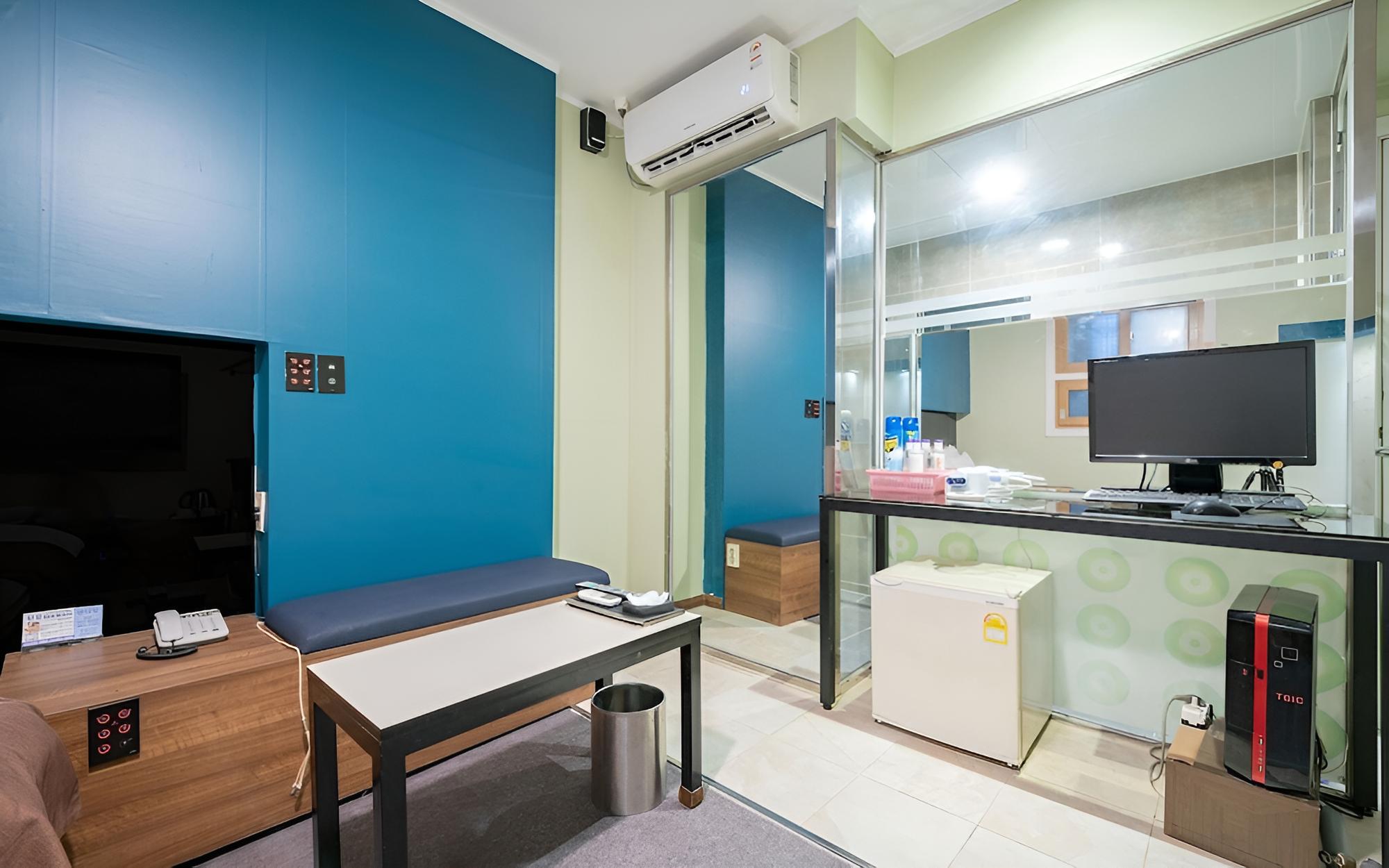 Room (Standard Room) - Photo 6