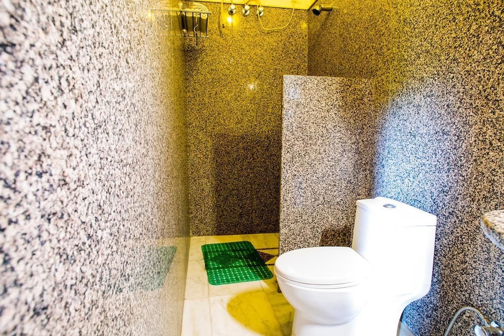 Comfort Room - Photo 2