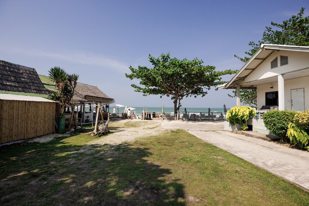 Beachfront Bungalow - Photo 24