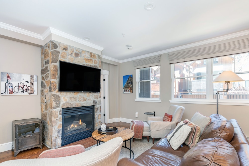 Condo, 2 Bedrooms