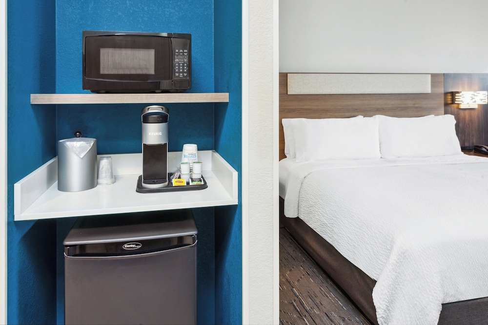 Suite, 1 Bedroom - Photo 1