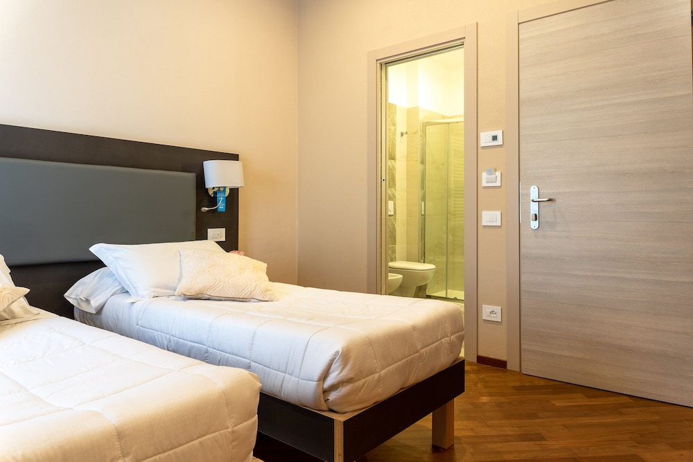 Double Room - Photo 3