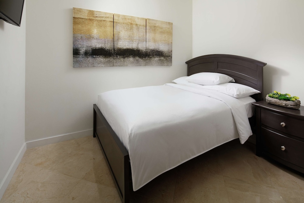 Penthouse, 4 Bedrooms (Condo) thumbnail 5