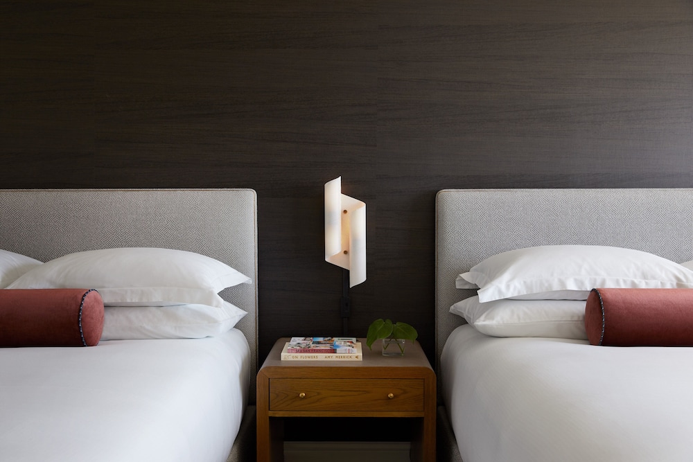 Room, 2 Queen Beds (Essential)