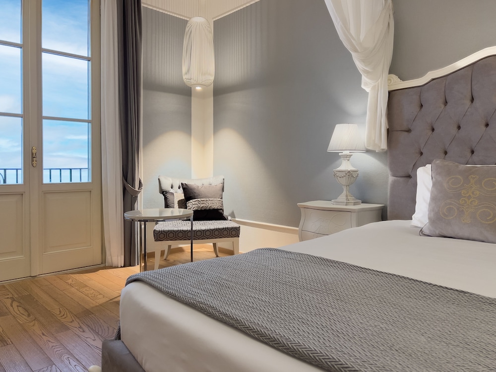 Deluxe Room, Lake View with balcony or garden access photo 3