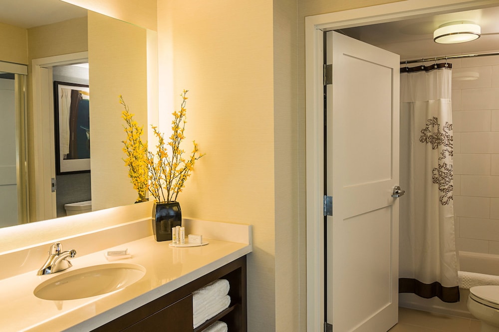 Available room thumbnail 6
