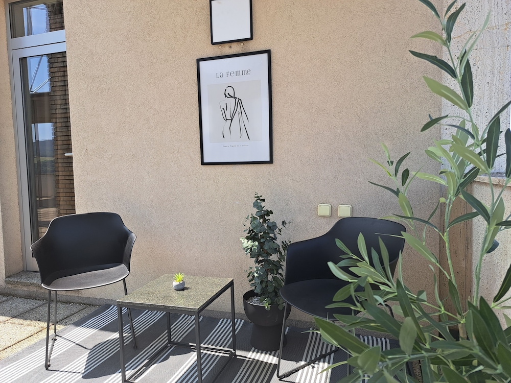 Deluxe Apartment photo 2