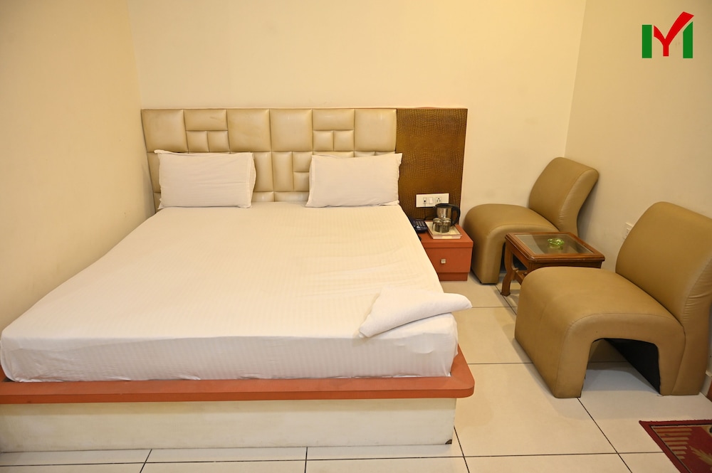 Deluxe Room - Photo 9