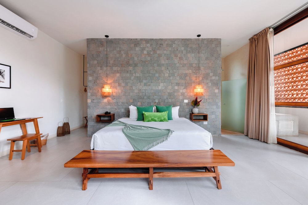 Luxury Room, 1 King Bed, Hot Tub photo 3