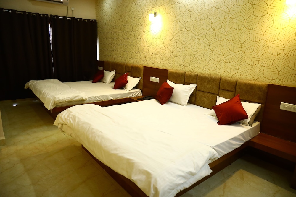 4 Bed Family Room With Balcony