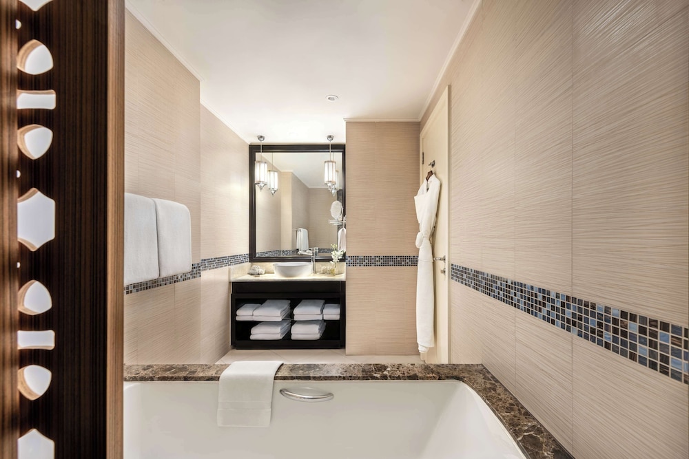 Family Suite, Evening Drinks & Canapes Section, Free Shuttle To Public Beach thumbnail 5
