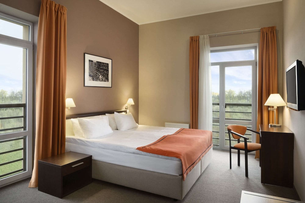 Standard Room, 1 King Bed - Photo 5