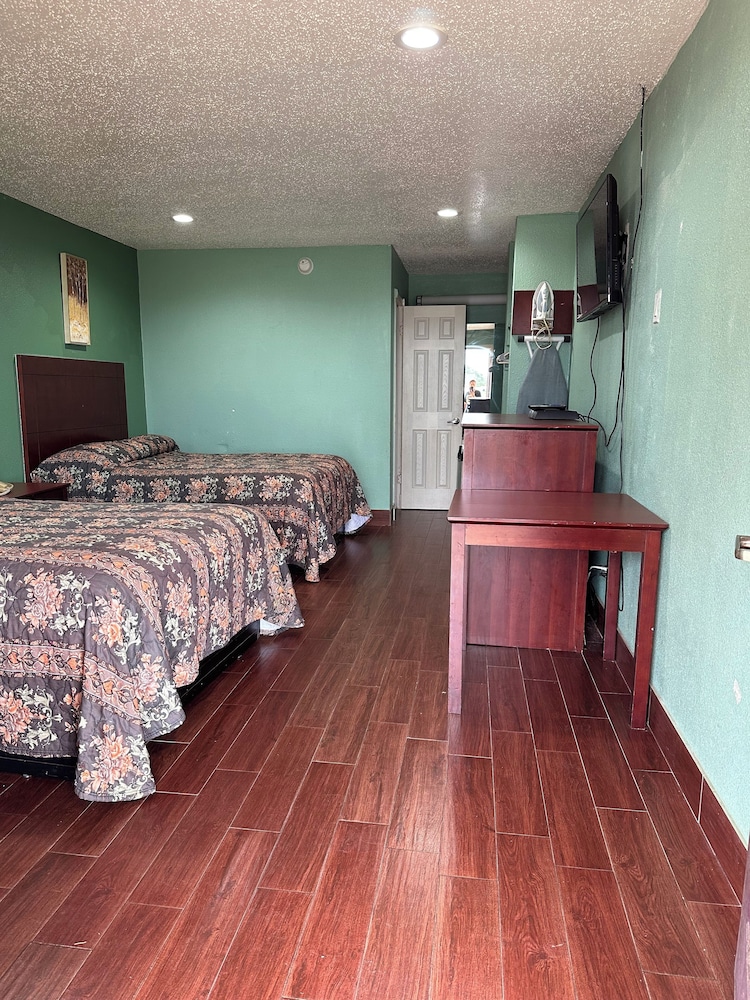 Basic Room, 1 Double Bed, Smoking photo 3