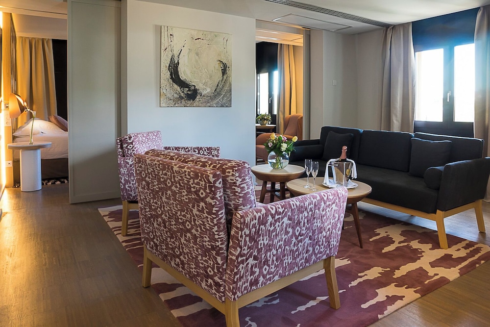 Suite, Sea View - Photo 2