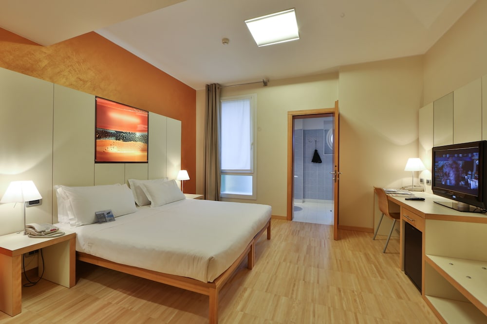 Classic Room, 1 Queen Bed - Photo 2