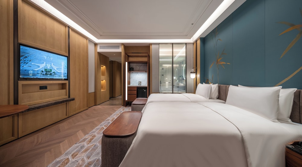 Deluxe Twin Room thumbnail 5