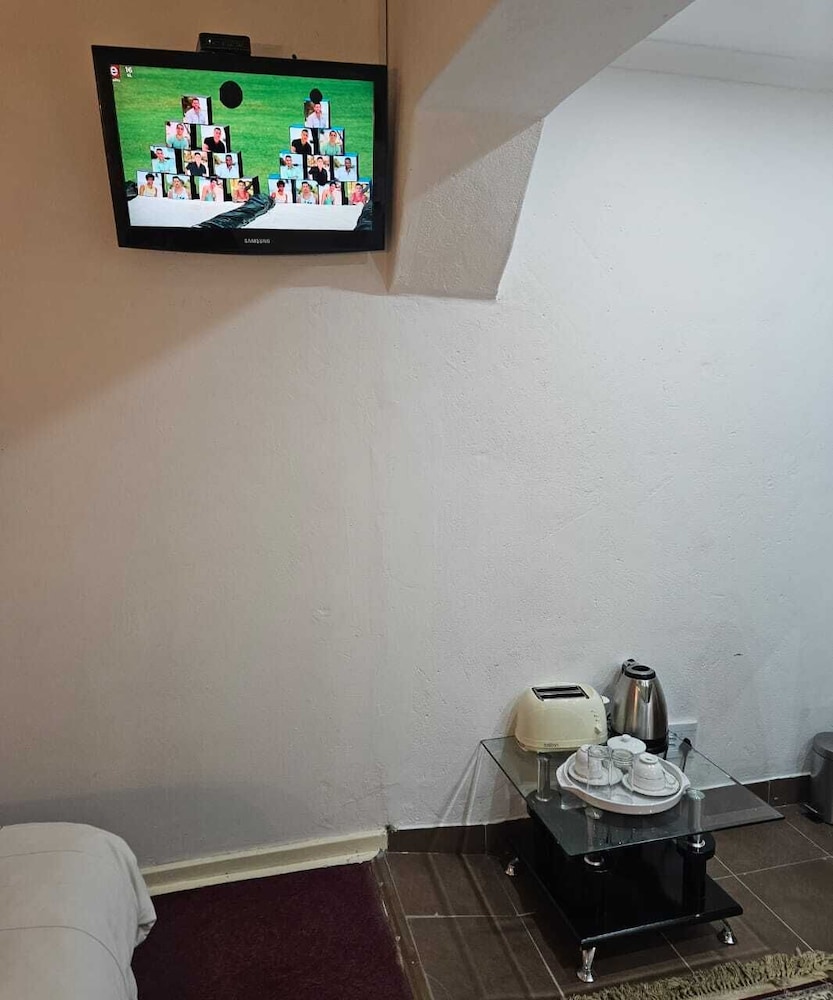 Executive Suite, 1 Bedroom, Garden View photo 2