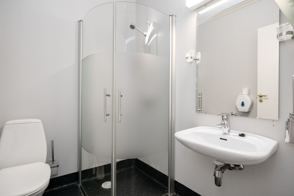Standard Twin Room - Photo 2