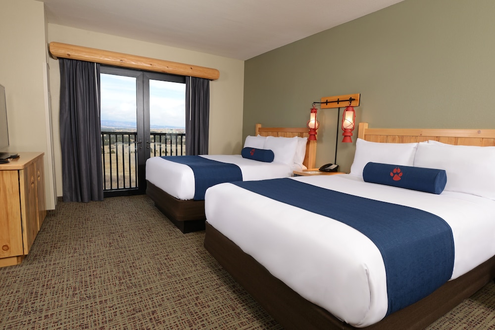 Royal Wolf Suite with Mountain Veiw - Water Park Included