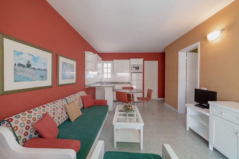 Standard Apartment, Multiple Beds (3 Adults) - Photo 8