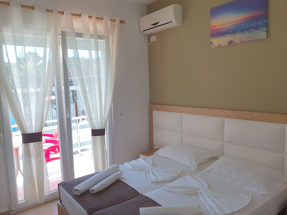 Deluxe Room, Pool View
