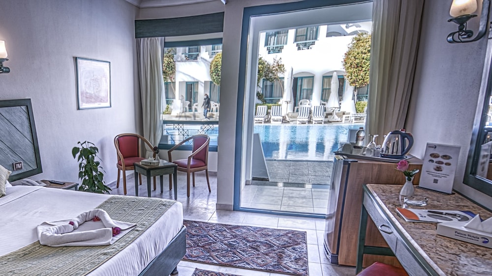Premium Triple Room, Pool View