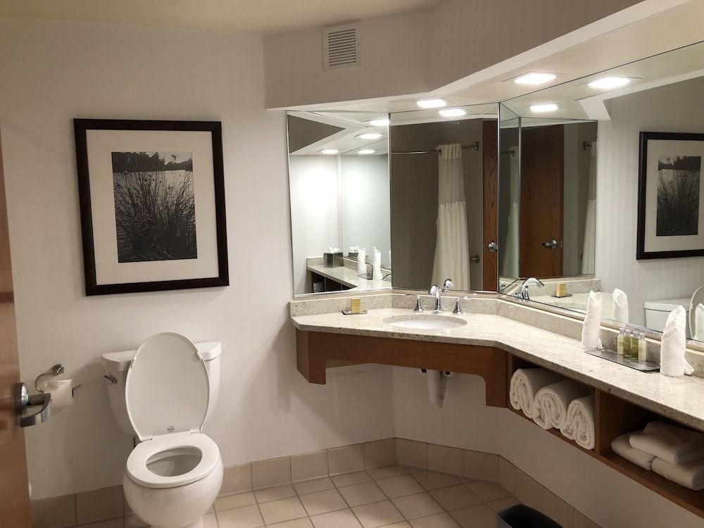 Suite, 2 Queen Beds, Accessible, Non Smoking (Roll-In Shower) - Photo 2