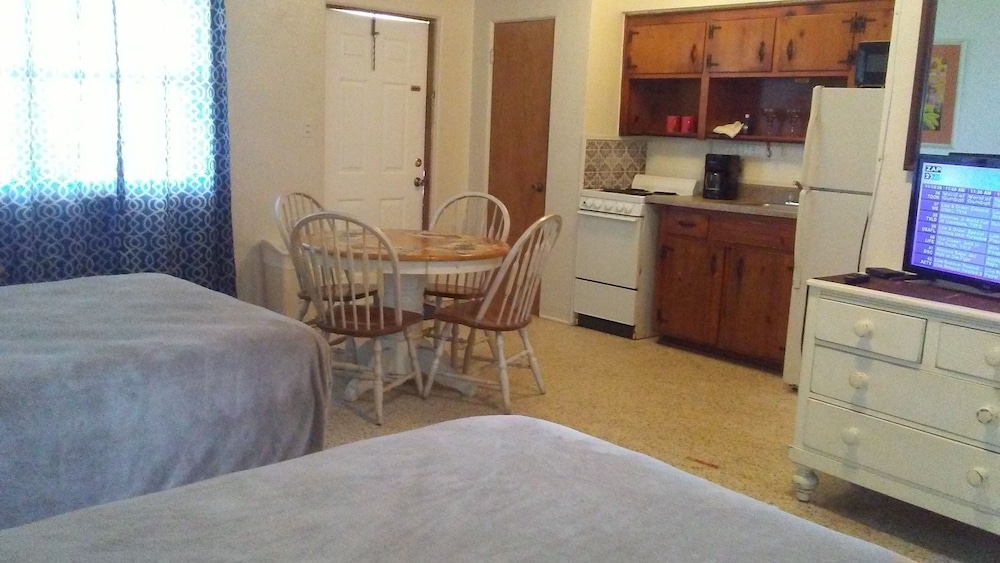Comfort Room, 2 Double Beds, Accessible, Ocean View photo 1
