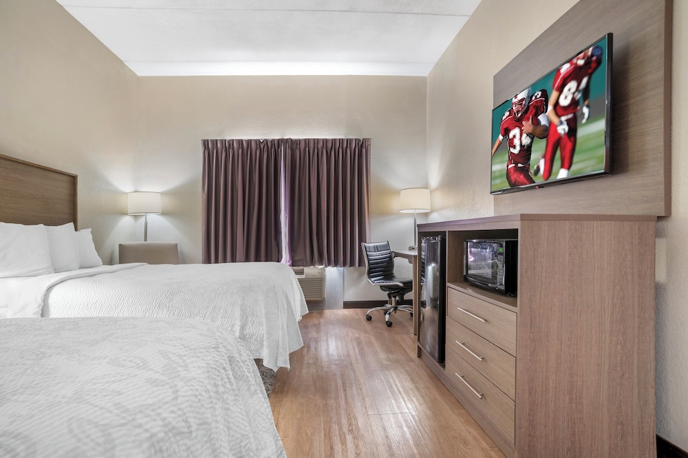 Standard Suite, 2 Double Beds (Smoke Free) photo 2
