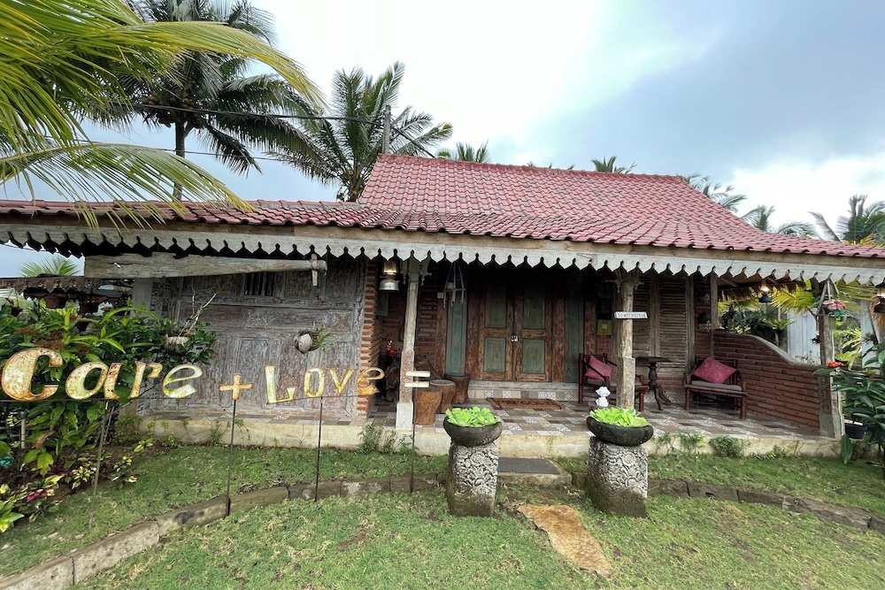 1 Bedroom Villa Fancy Wooden House - Photo 6