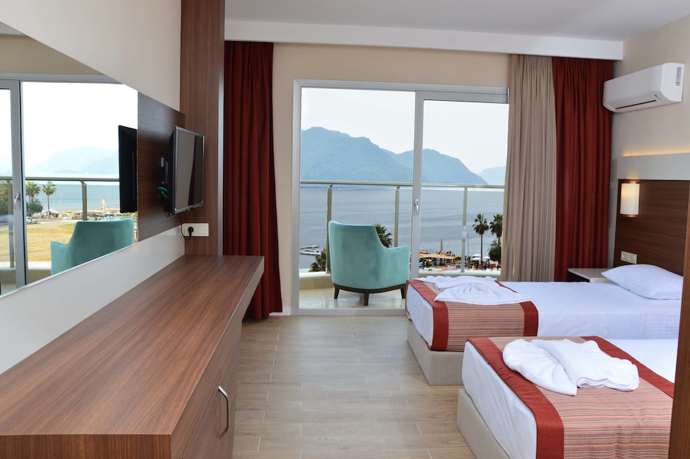 Standard Room, Sea Facing photo 2