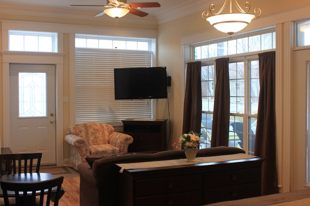 Revere Executive Suites 2 (Bachelor) photo 3