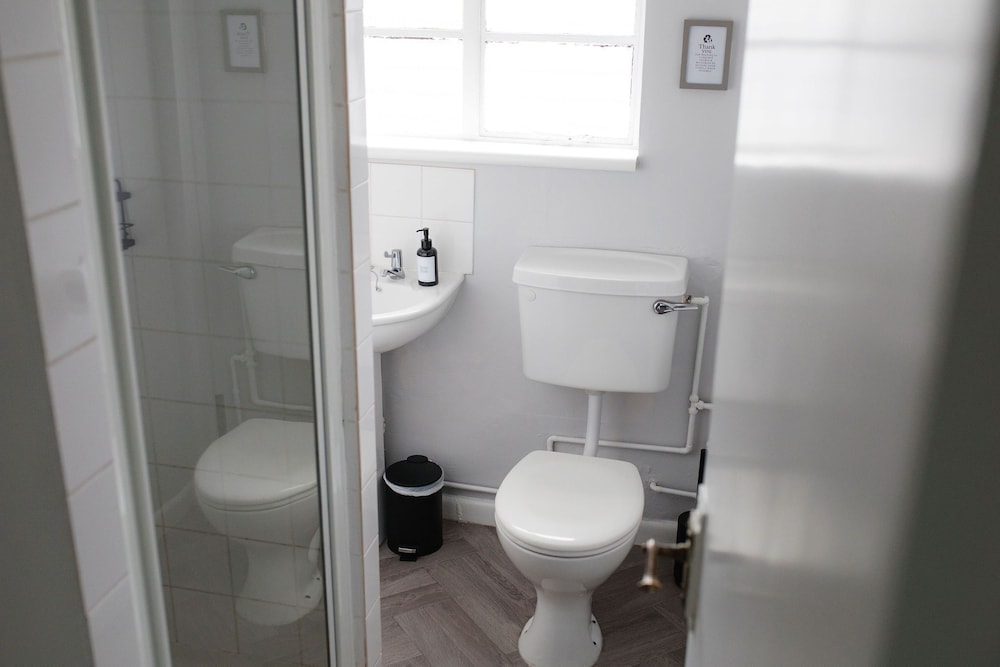 Standard Single Room, Ensuite photo 3