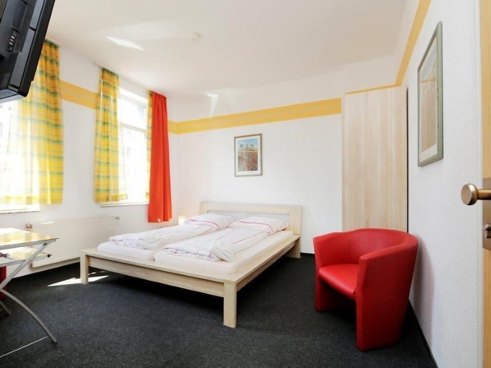 Standard Double Room, Ensuite photo 3