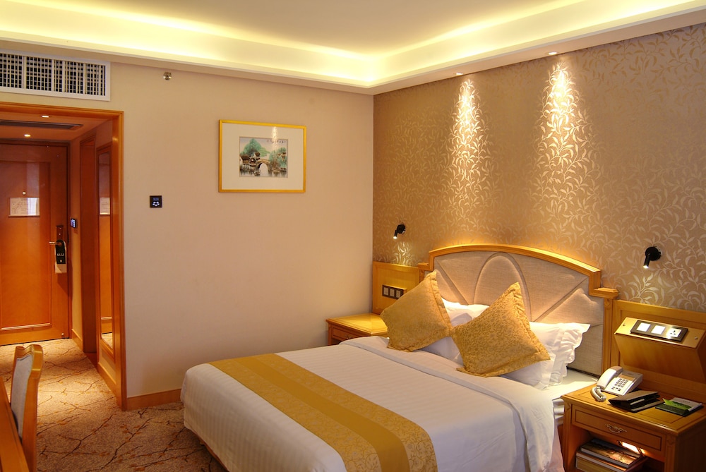 Comfort Room, 1 Queen Bed - Photo 3