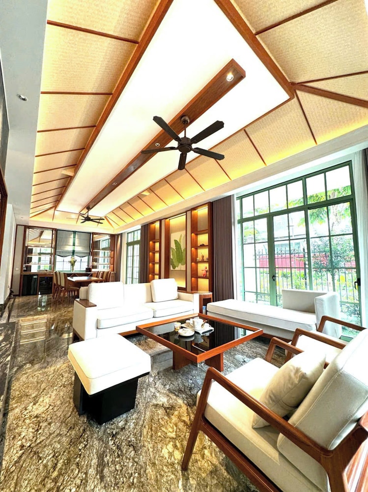 Luxury Villa, 4 Bedrooms, Garden View