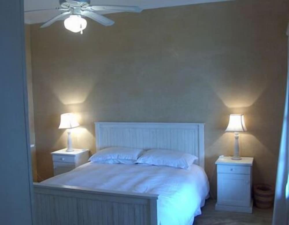 Comfort House, 3 Bedrooms (Rocky Pools: Betty's Bay)
