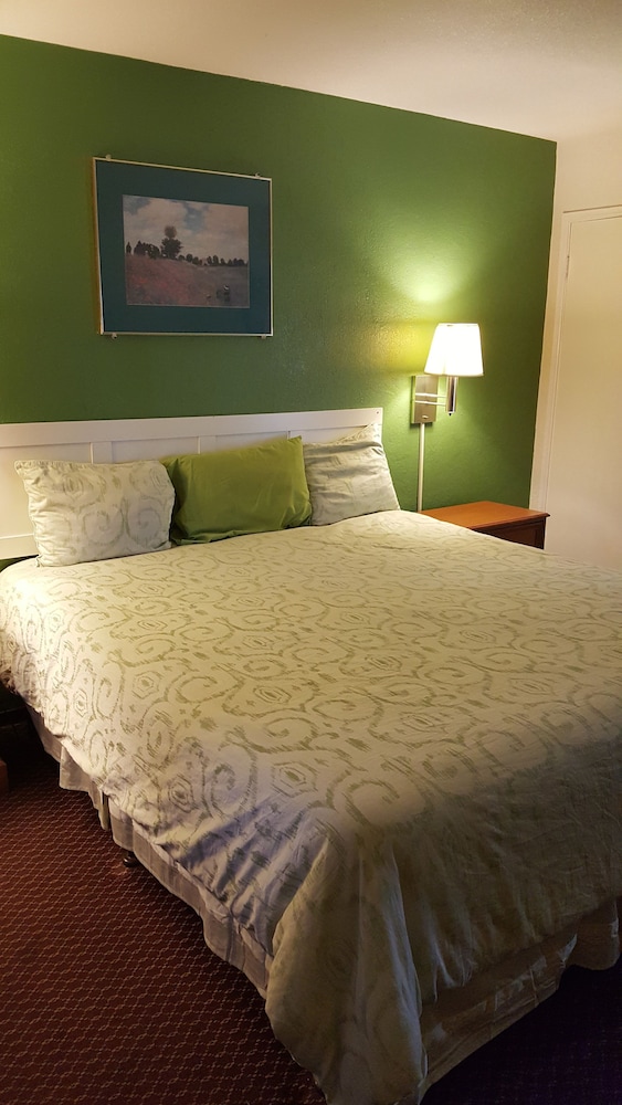 Standard Room, 1 King Bed photo 1