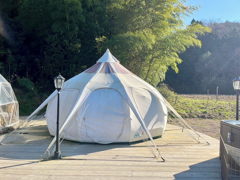 Economy Tent, Non Smoking photo 2