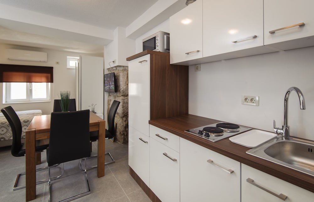 Apartment, Ground Floor - Photo 3