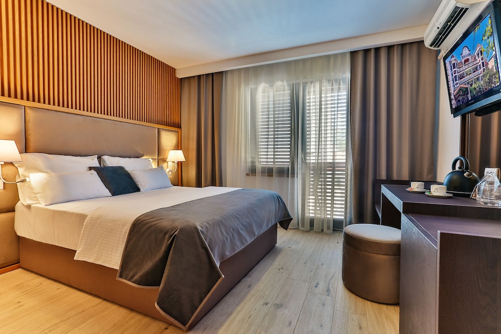 Classic Triple Room, Multiple Beds, Non Smoking, City View photo 1
