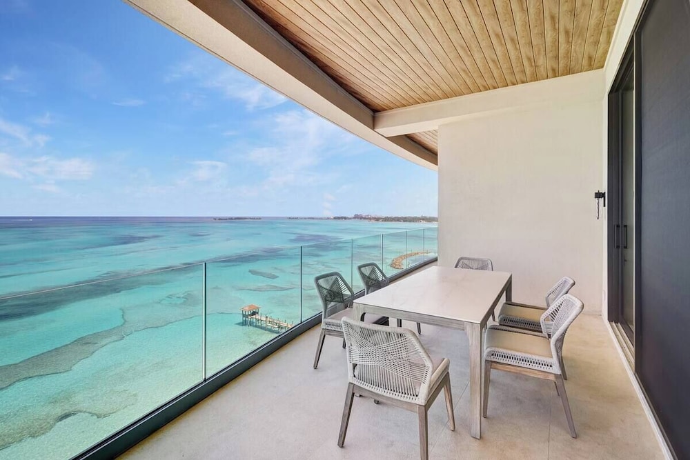 Luxury Condo, 4 Bedrooms, Kitchen, Oceanfront