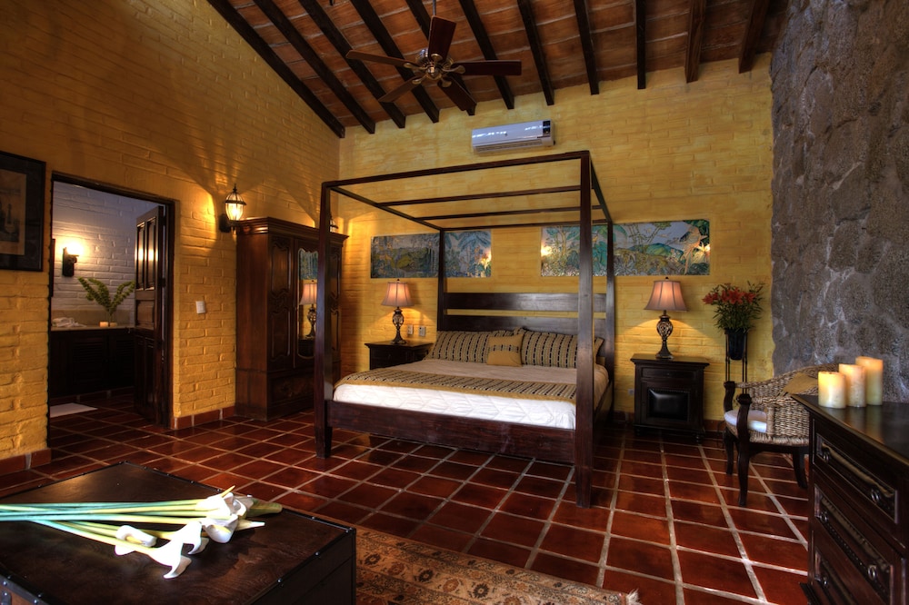 Romantic Villa, 5 Bedrooms, Private Pool photo 2