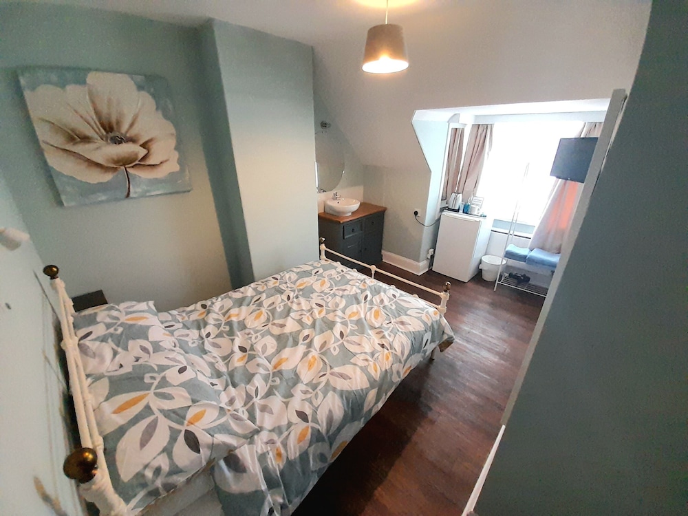 Classic Double Room, Ensuite photo 1