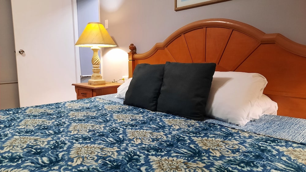 Apartment, 2 Bedrooms, Accessible, Pool View photo 3