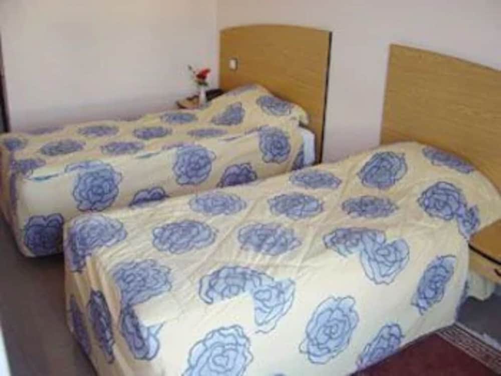 Standard Twin Room photo 2