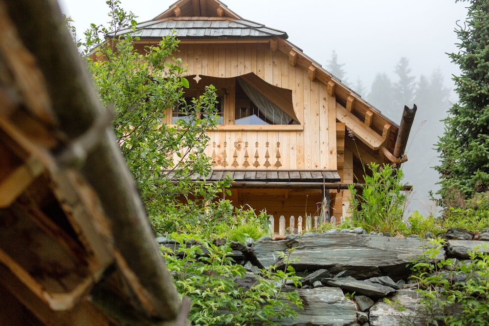 Family Chalet, 3 Bedrooms, Hot Tub, Mountain View photo 1