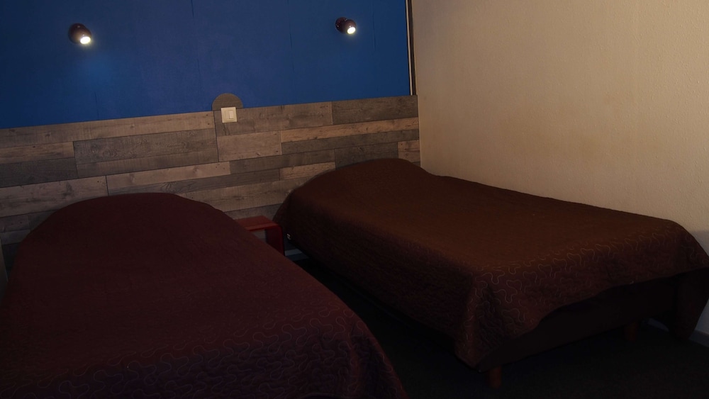 Standard Room, 2 Twin Beds - Photo 2